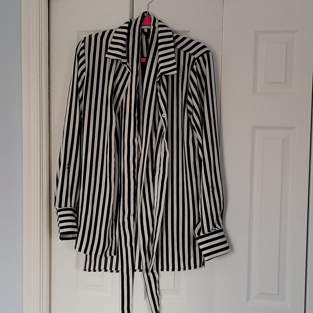 Black/White Button Down Medium Top